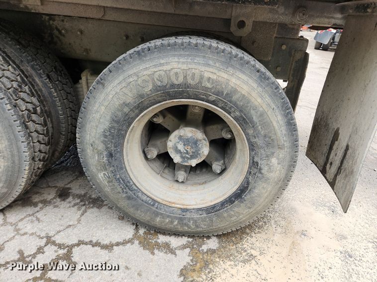 image for item LX9581 1999 Mack DM690S  dump truck