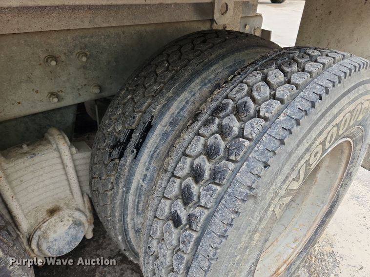 image for item LX9581 1999 Mack DM690S  dump truck