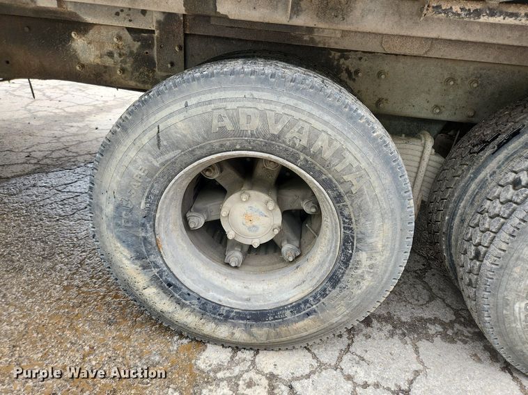 image for item LX9581 1999 Mack DM690S  dump truck