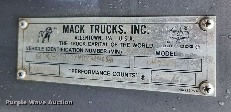 image for item LX9581 1999 Mack DM690S  dump truck