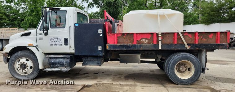 image for item LX9583 2003 International 4300  dump flatbed truck