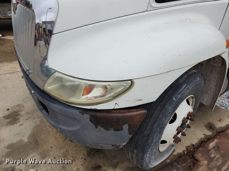 image for item LX9583 2003 International 4300  dump flatbed truck