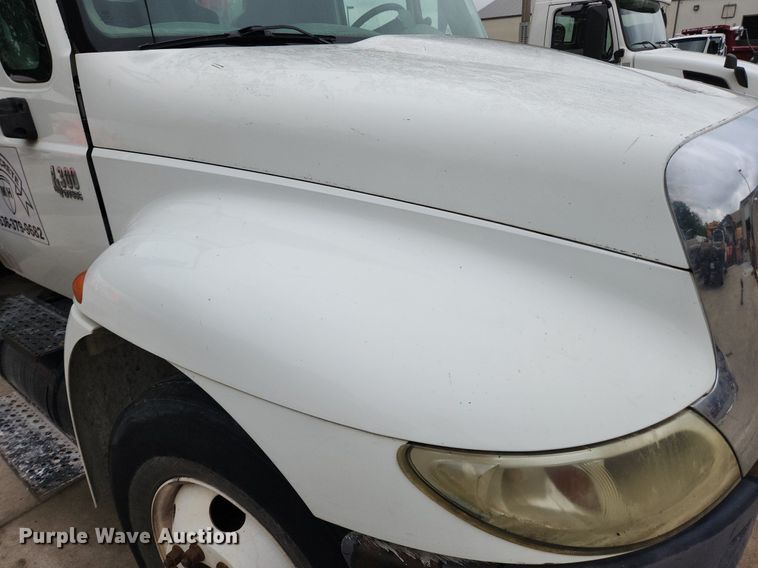 image for item LX9583 2003 International 4300  dump flatbed truck