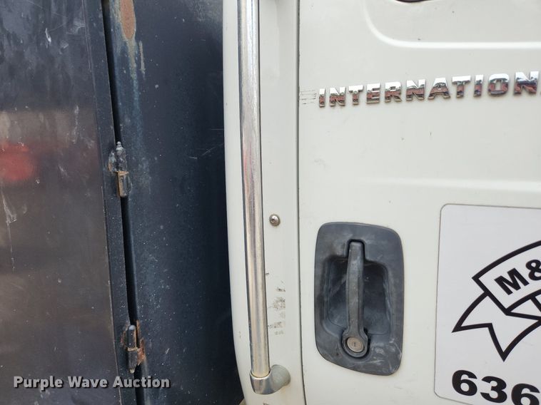 image for item LX9583 2003 International 4300  dump flatbed truck