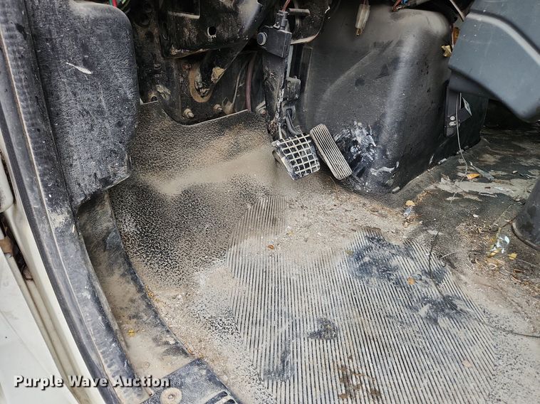 image for item LX9583 2003 International 4300  dump flatbed truck