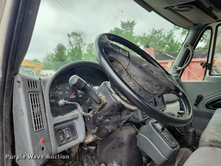 image for item LX9583 2003 International 4300  dump flatbed truck