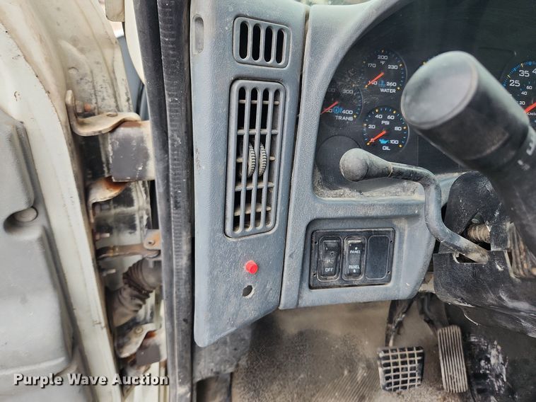 image for item LX9583 2003 International 4300  dump flatbed truck