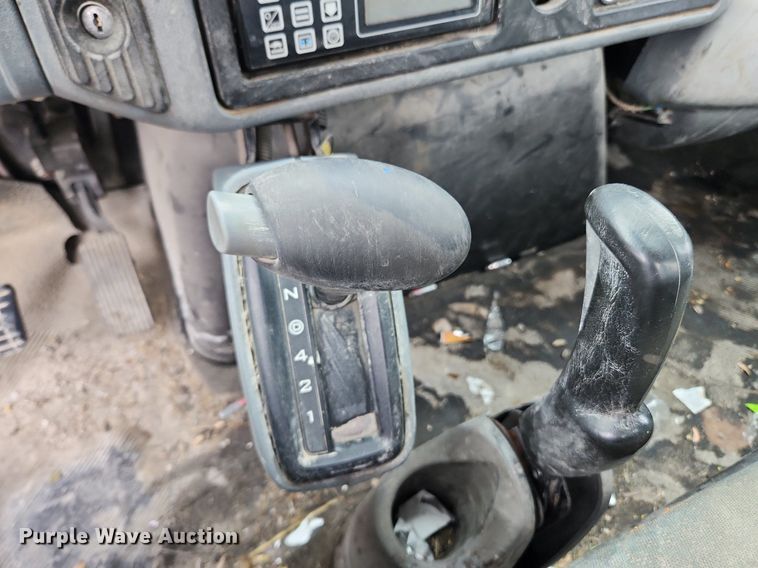 image for item LX9583 2003 International 4300  dump flatbed truck