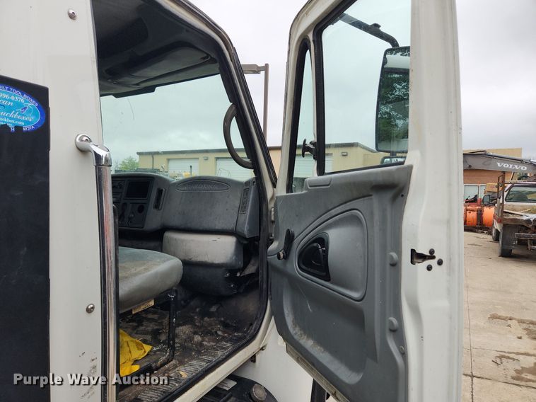 image for item LX9583 2003 International 4300  dump flatbed truck