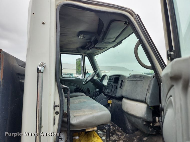 image for item LX9583 2003 International 4300  dump flatbed truck