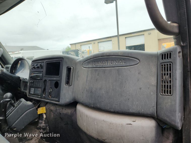 image for item LX9583 2003 International 4300  dump flatbed truck