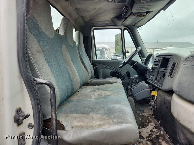 image for item LX9583 2003 International 4300  dump flatbed truck