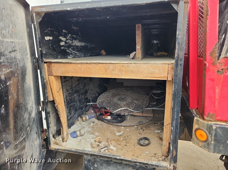 image for item LX9583 2003 International 4300  dump flatbed truck