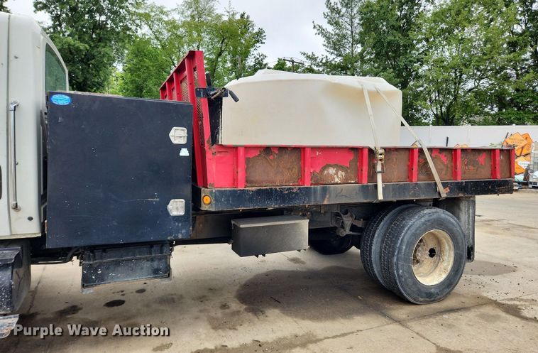 image for item LX9583 2003 International 4300  dump flatbed truck