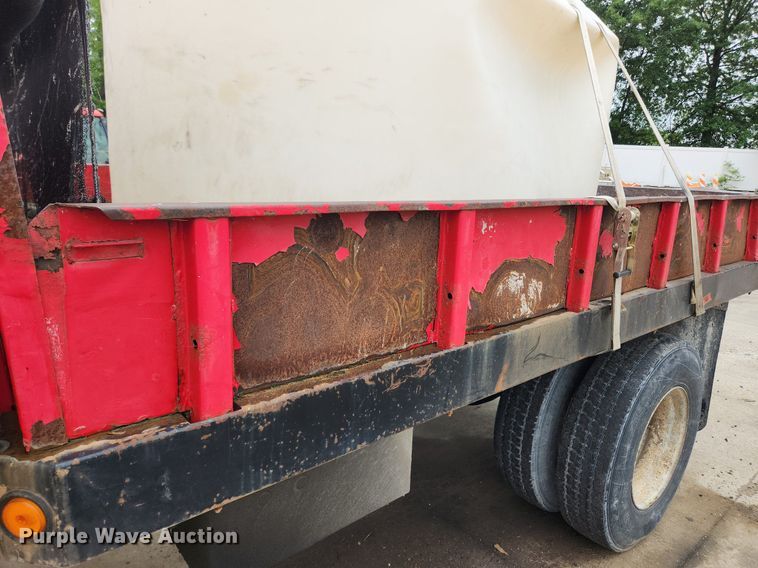 image for item LX9583 2003 International 4300  dump flatbed truck