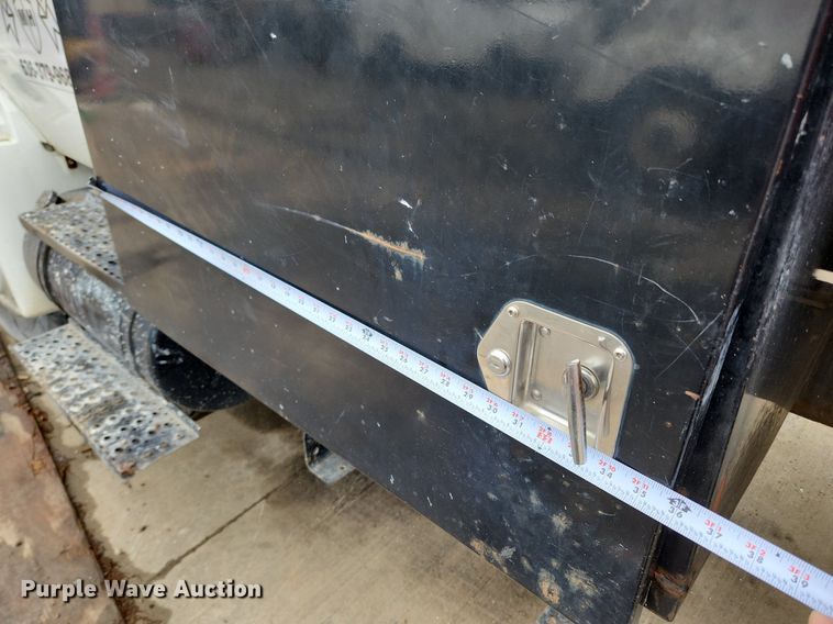 image for item LX9583 2003 International 4300  dump flatbed truck