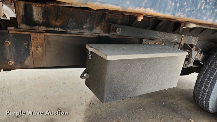 image for item LX9583 2003 International 4300  dump flatbed truck