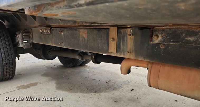 image for item LX9583 2003 International 4300  dump flatbed truck