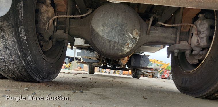 image for item LX9583 2003 International 4300  dump flatbed truck