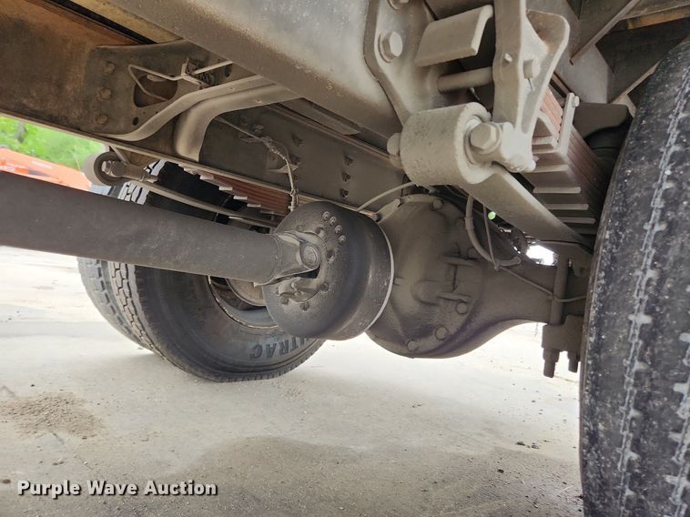 image for item LX9583 2003 International 4300  dump flatbed truck