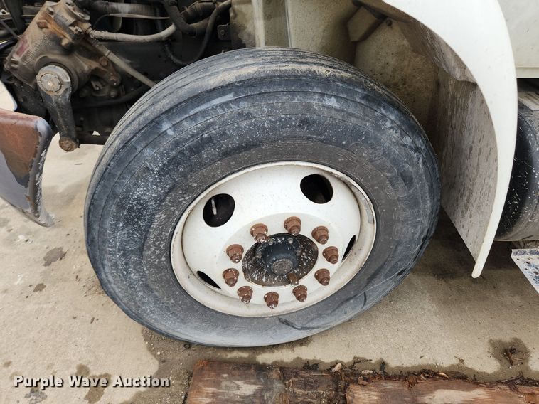 image for item LX9583 2003 International 4300  dump flatbed truck