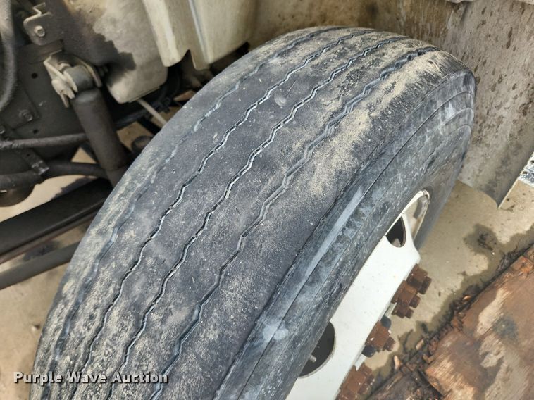 image for item LX9583 2003 International 4300  dump flatbed truck