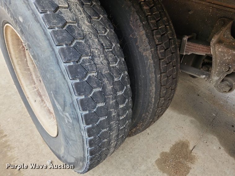 image for item LX9583 2003 International 4300  dump flatbed truck