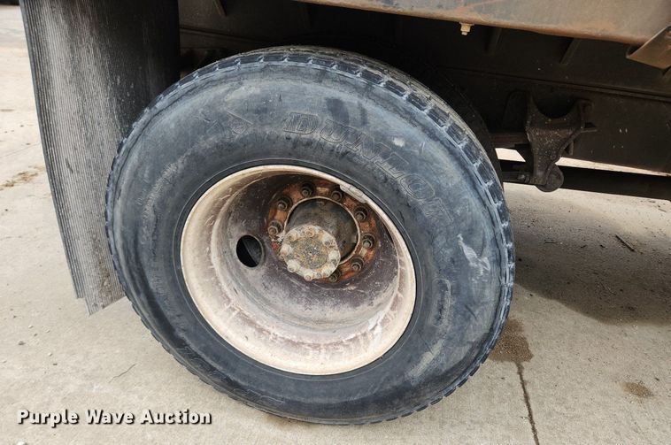 image for item LX9583 2003 International 4300  dump flatbed truck