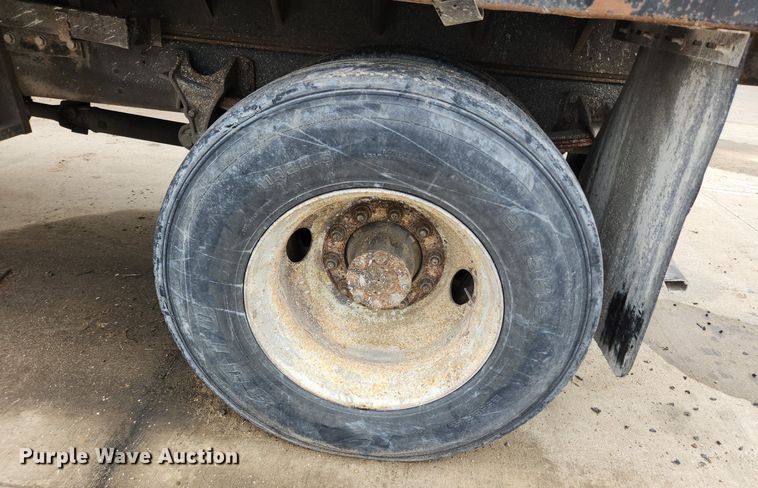 image for item LX9583 2003 International 4300  dump flatbed truck