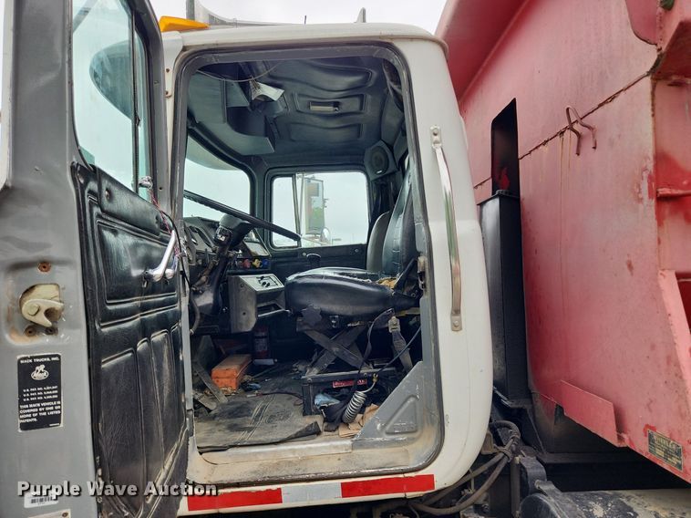 image for item LX9584 1991 Mack RD690S  dump truck