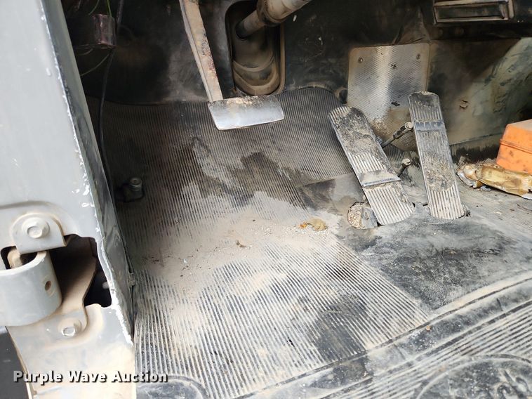 image for item LX9584 1991 Mack RD690S  dump truck