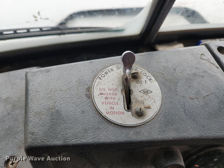 image for item LX9584 1991 Mack RD690S  dump truck