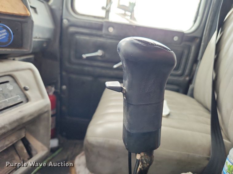 image for item LX9584 1991 Mack RD690S  dump truck