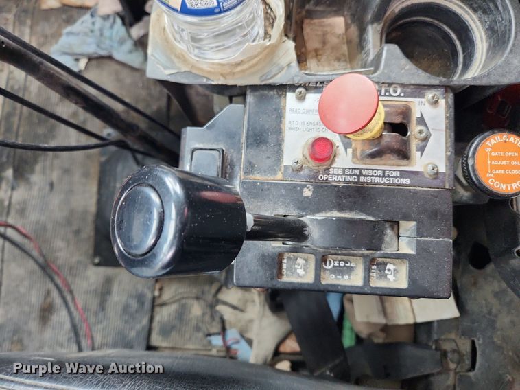 image for item LX9584 1991 Mack RD690S  dump truck