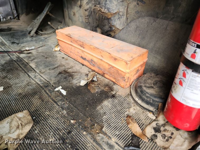 image for item LX9584 1991 Mack RD690S  dump truck