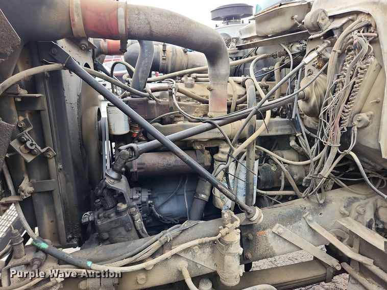 image for item LX9584 1991 Mack RD690S  dump truck