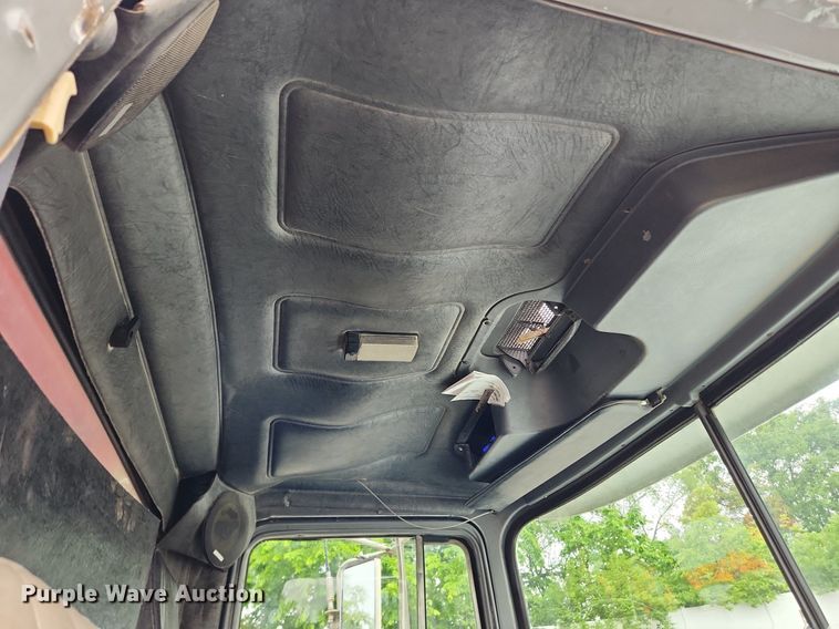 image for item LX9584 1991 Mack RD690S  dump truck