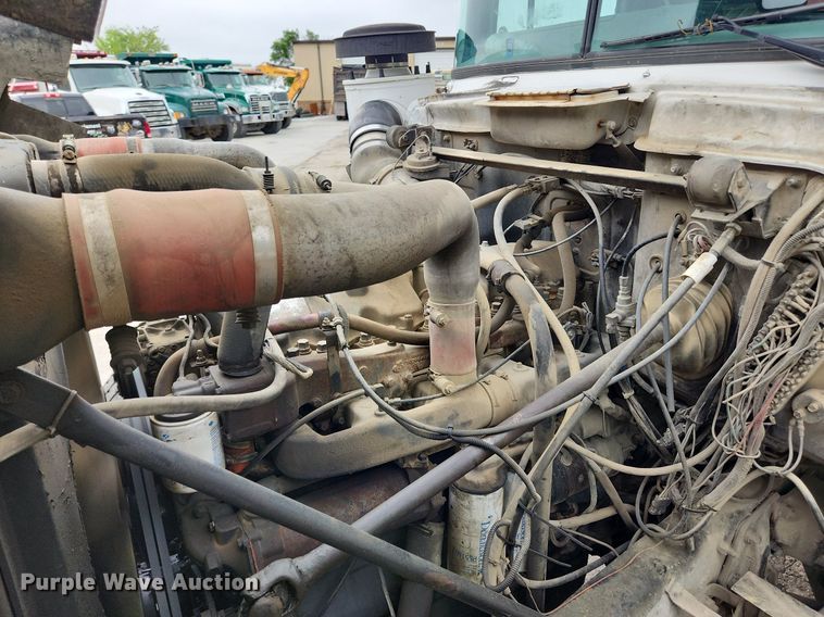 image for item LX9584 1991 Mack RD690S  dump truck