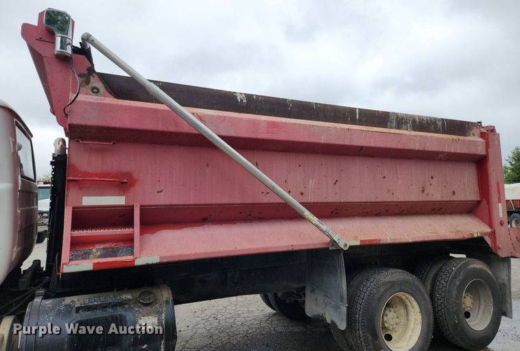 image for item LX9584 1991 Mack RD690S  dump truck