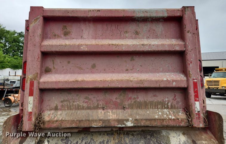 image for item LX9584 1991 Mack RD690S  dump truck