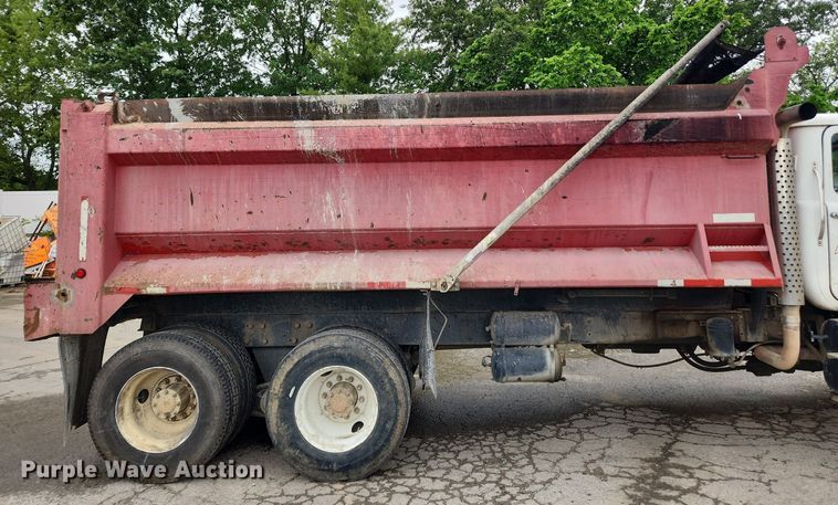 image for item LX9584 1991 Mack RD690S  dump truck