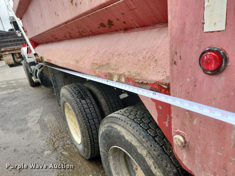 image for item LX9584 1991 Mack RD690S  dump truck