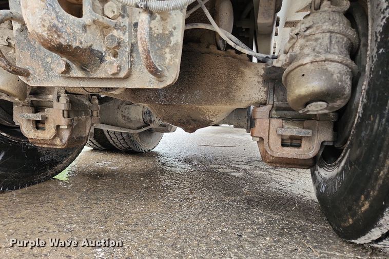 image for item LX9584 1991 Mack RD690S  dump truck