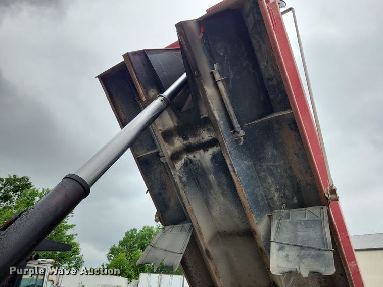 image for item LX9584 1991 Mack RD690S  dump truck