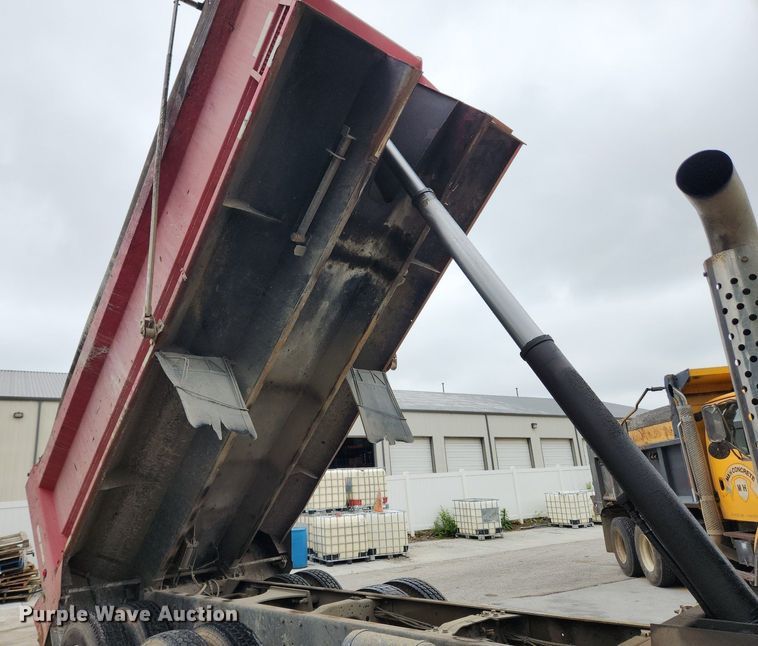 image for item LX9584 1991 Mack RD690S  dump truck