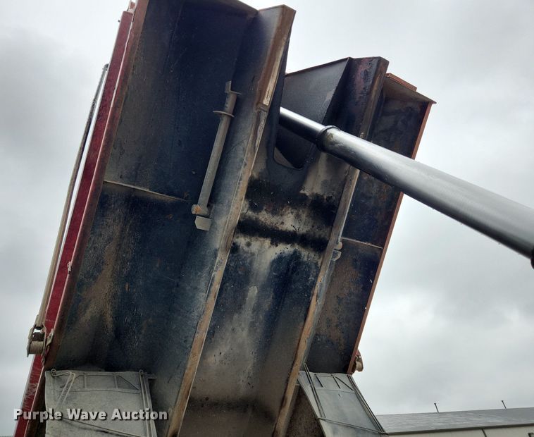 image for item LX9584 1991 Mack RD690S  dump truck