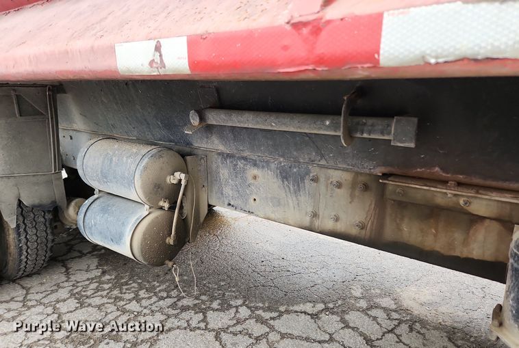 image for item LX9584 1991 Mack RD690S  dump truck