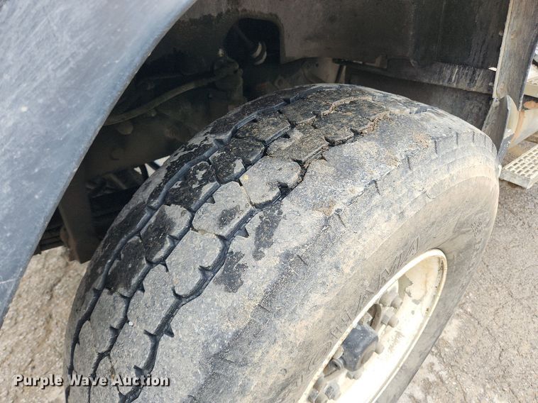 image for item LX9584 1991 Mack RD690S  dump truck