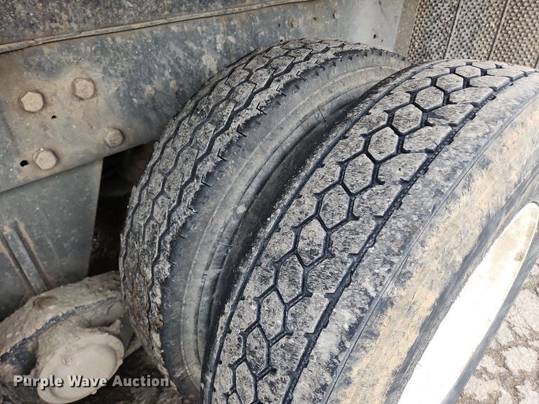 image for item LX9584 1991 Mack RD690S  dump truck