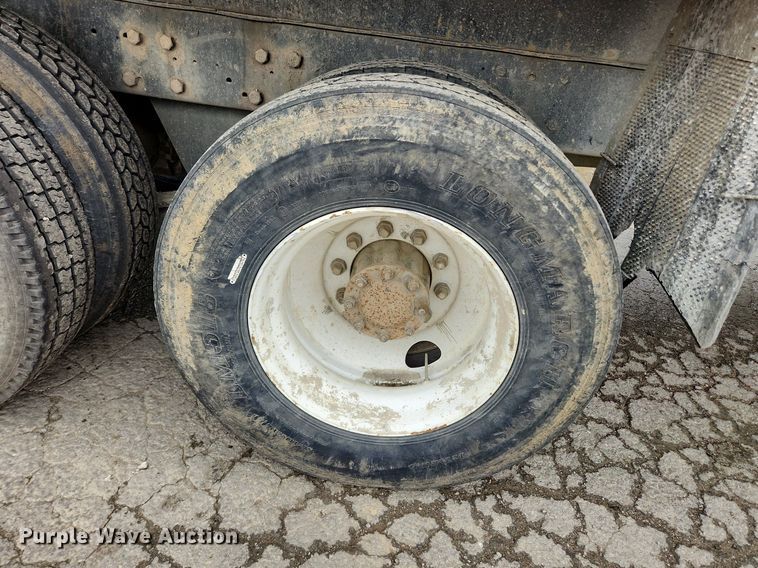 image for item LX9584 1991 Mack RD690S  dump truck